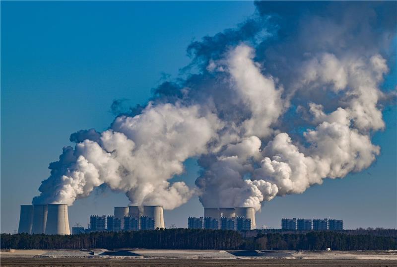 Im Braunkohlekraftwerk Jänschwalde wurden zwei Blöcke sicherheitshalber vom Netz genommen. (Archivbild)