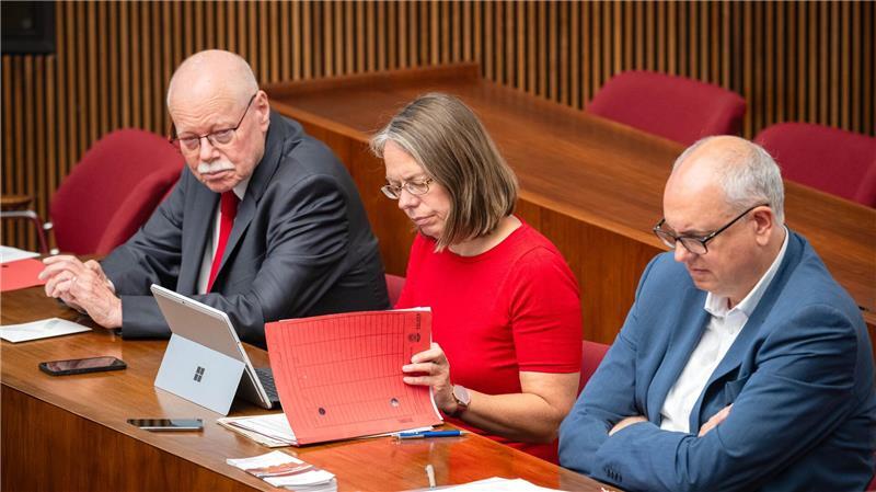 Nach Mäurer nun Aulepp? Opposition erhöht Druck auf Senat Im Bremer Senat rumort es.