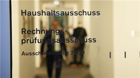 Im Bundestag legen die Fraktionen letzte Hand an den Etat für 2026. (Archivbild)