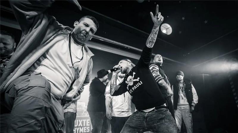Rapper auf der Bühne des Freizeithauses