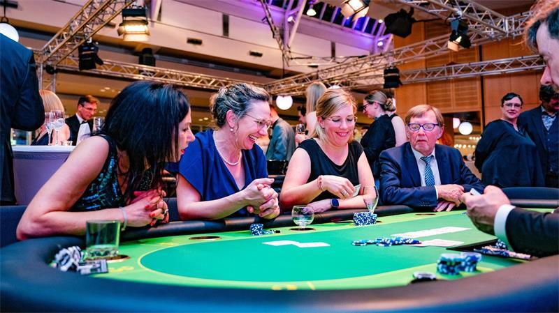Kartenvorverkauf für Stader Ballnacht im Stadeum beginnt Im Casino können die Besucher ihr Glück bei Roulette, Black Jack, Poker und Seven Eleven versuchen.
