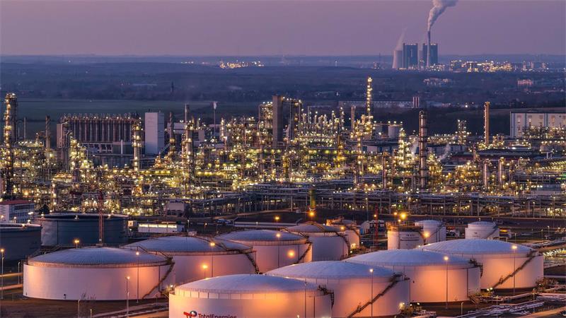 Im Chemiepark in Leuna soll eine Pilotanlage zur Protein-Produktion neue Jobs schaffen. (Archivbild)