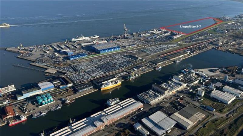Von Kranladung erschlagen: Polizei prüft Fremdverschulden Im Cuxhavener Hafen entstehen derzeit die rot eingezeichneten Liegeplätze 5 bis 7.