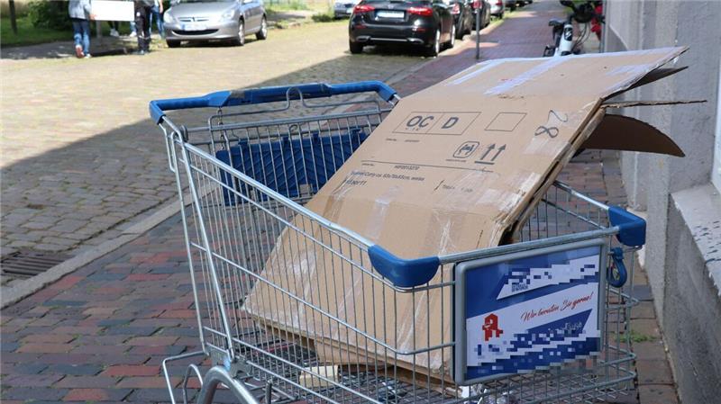 Im Cuxhavener Stadtgebiet verirren sich mehr und mehr herrenlose Einkaufswagen - von Dieben weit weg von den Discountern abgestellt. Dieses Exemplar wurde in der Friedrich-Carl-Straße gesichtet. Foto: Mangels