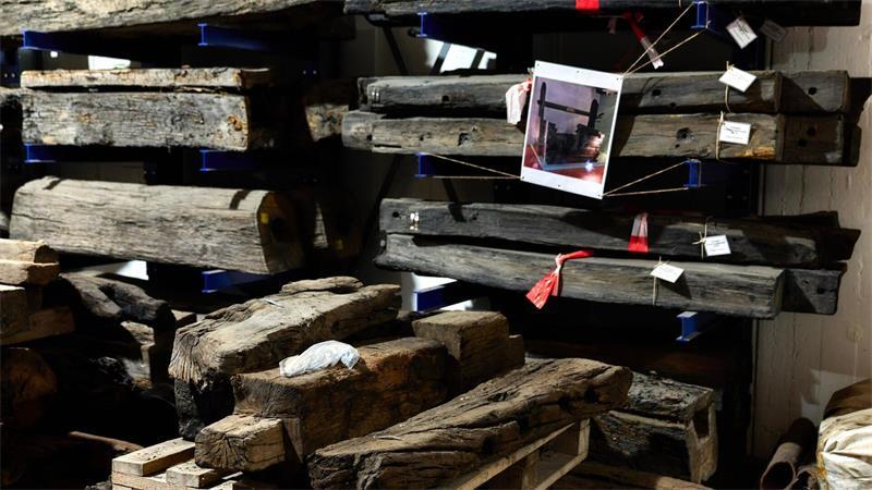 Vom Holzfenster bis zum Gold: Die Lübecker Schatzkammer Im Depot lagern massenweise Holzfunde.