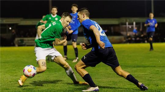 Im Derby zwischen der SV Ahlerstedt/Ottendorf und dem TuS Harsefeld schenkten sich die Landesliga-Mannschaften nichts.