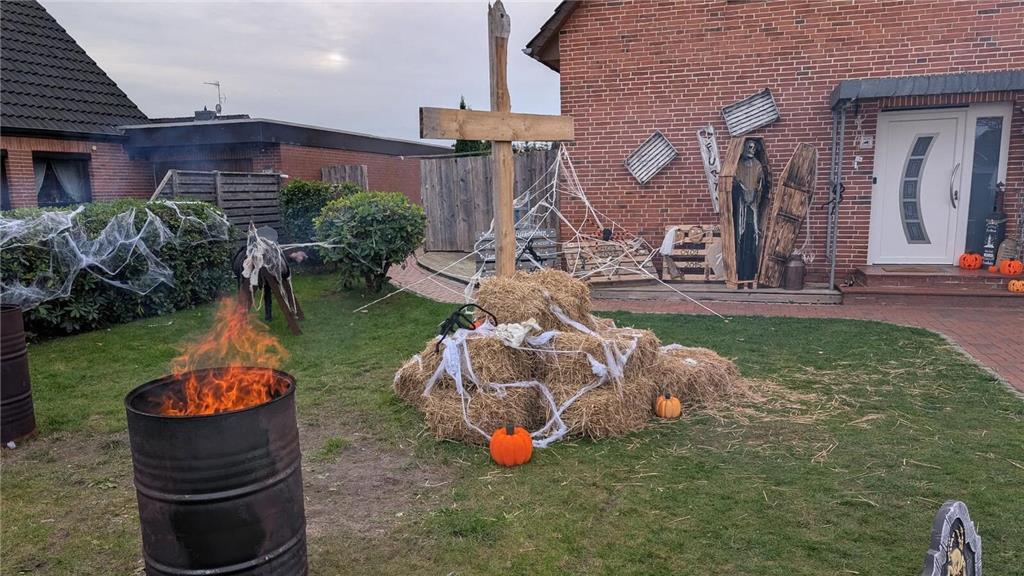 Im Dunkeln würden wir um diesen Grusel-Garten wahrscheinlich einen Bogen machen.