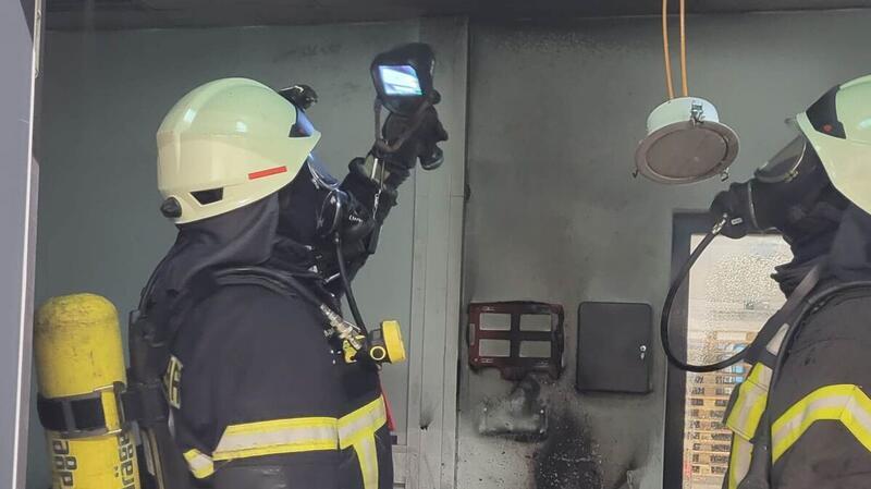 Im Edeka-Markt in Cadenberge entzündete sich in der vergangenen Woche wohl eine Rückgabebox mit Altbatterien. Foto: Feuerwehr