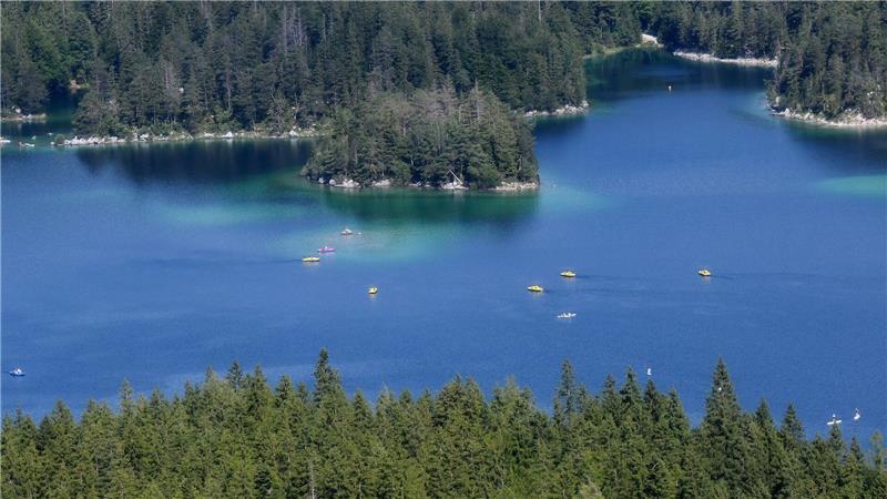 Im Eibsee sind ein Mann und sein Sohn untergegangen. (Symboldbild)