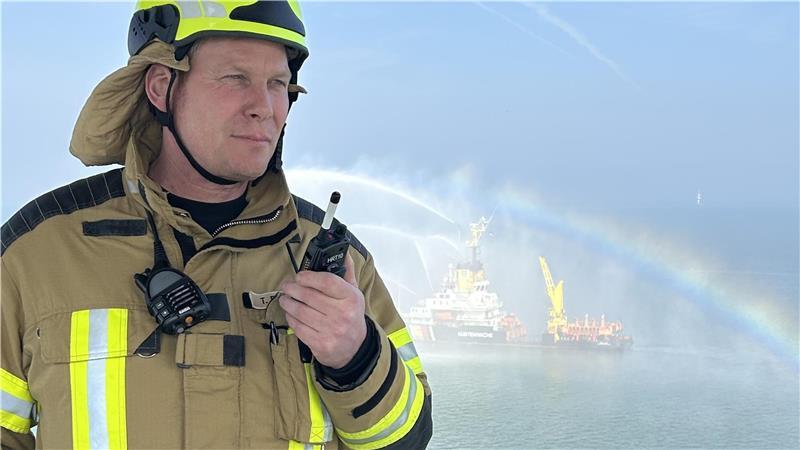 Im Einsatz auf hoher See: Tim Bergmann von der Feuerwehr Bremerhaven war als Fachberater bei der Schiffskollision Mitte März vor der Küste Englands vor Ort.