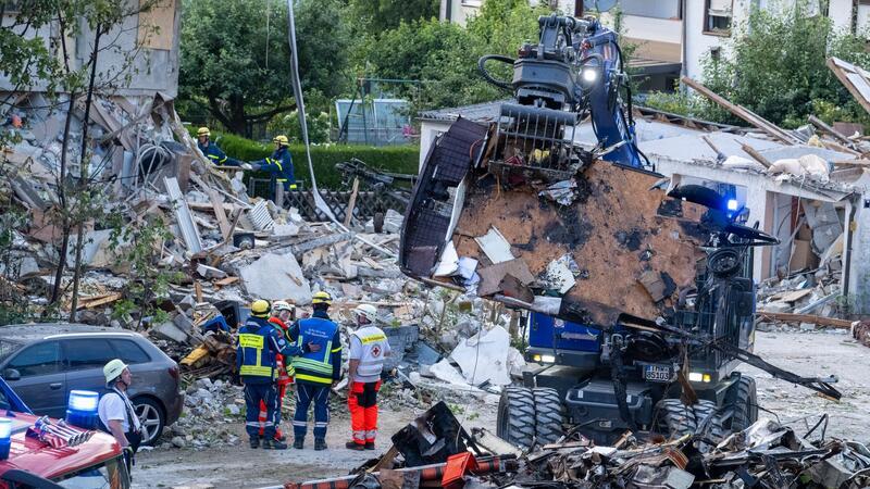 Im Einsatz ist auch schweres Gerät.