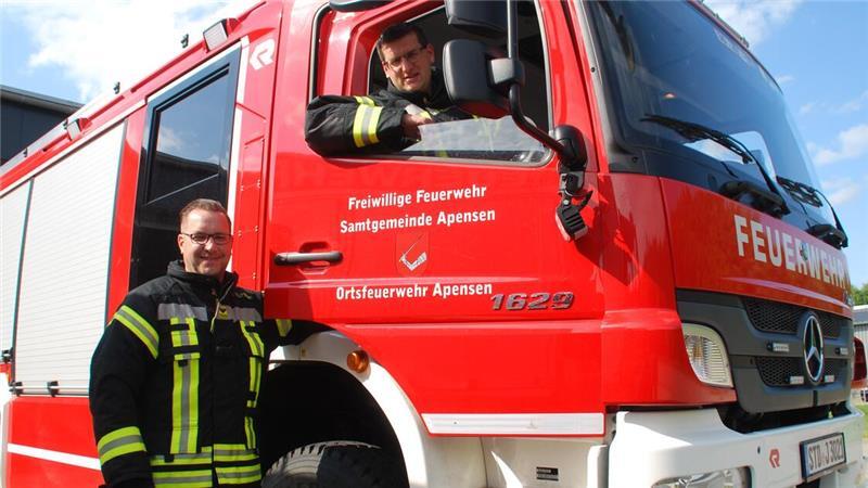 Feuerwehr Apensen: „Wir sind derzeit sehr gut ausgestattet“ Im Einsatz zur Rettung von Leib und Leben: Apensens Ortsbrandmeister Torsten Plumbohm (links) und Stellvertreter Tobias Müller.