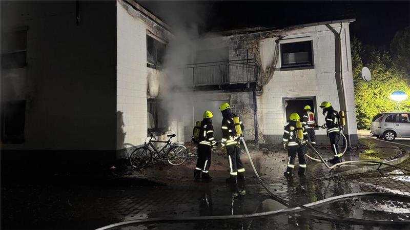 Millionenschaden nach Großbränden – Sorge um Paket-Lieferungen Im Emsland waren 86 Feuerwehrleute zu einem schweren Wohnungsbrand ausgerückt.