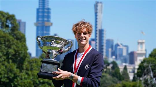 Im Endspiel von Melbourne lag der Italiener Jannik Sinner bereits mit zwei Sätzen zurück, ehe er die Partie doch noch drehte.