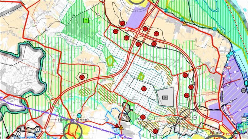 Sorge um die Flächen: Landwirte in Groß Sterneberg sehen Raumordnung kritisch Im Entwurf des neuen Regionalen Raumordnungsprogramms liegt nördlich von Groß Sterneberg eine grün schraffierte Fläche. Der Ort Hammah ist als graue Fläche an der lilafarbenen Bahnlinie unten zu sehen.
