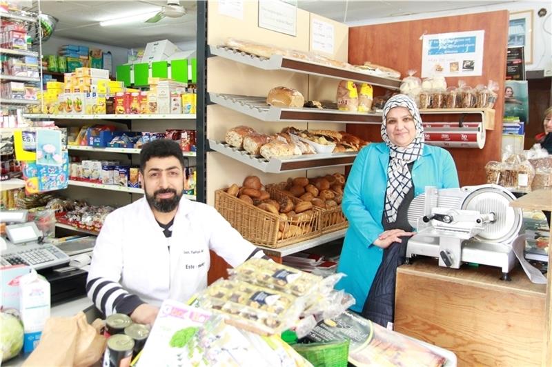Im Este-Markt v on Yahia und Derya Atli geht es trotz Corona noch vergleichsweise beschaulich zu. Foto: Richter