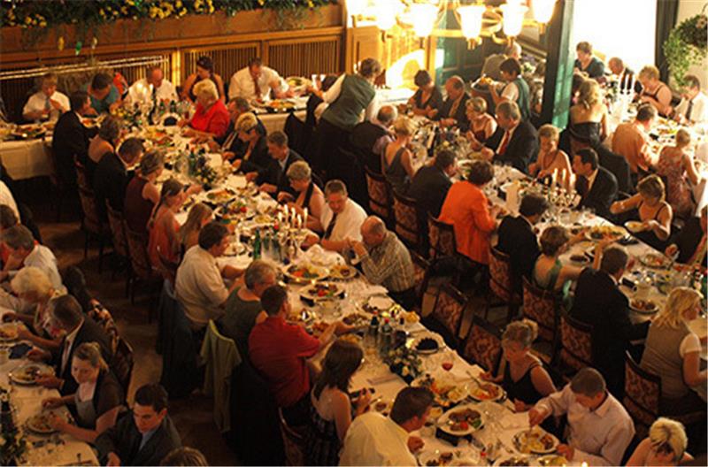 Im Fährhaus Kirschenland, das 1908 eröffnet wurde, haben Generationen von Altländern ihre wichtigsten Feste gefeiert.