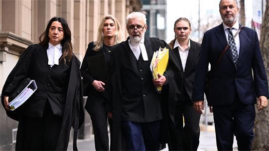 Im Fall einer wegen dreifachen Mordes mit Giftpilzen zu lebenslanger Haft verurteilten Frau hat in Australien die Berufungsverhandlung begonnen. Die Anwälte (Bild) beanstanden Verfahrensfehler.