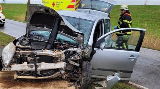 Im Februar 2024 wurde ein Autofahrer bei einem Unfall in Steinkirchen-Wetterndorf auf der L140 schwer verletzt.