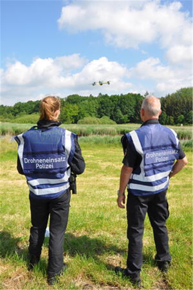 Vermisster Arian: Polizei sucht Oste mit Drohnen ab - auch im Kreis Stade Im Fokus der Drohnenteams standen die für Boote schwer zugänglichen Pütten.