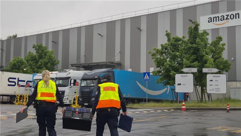 Im Fokus der bundesweiten Kontrollen wie hier in Köln stehen die Fahrer von Paketzustellern.