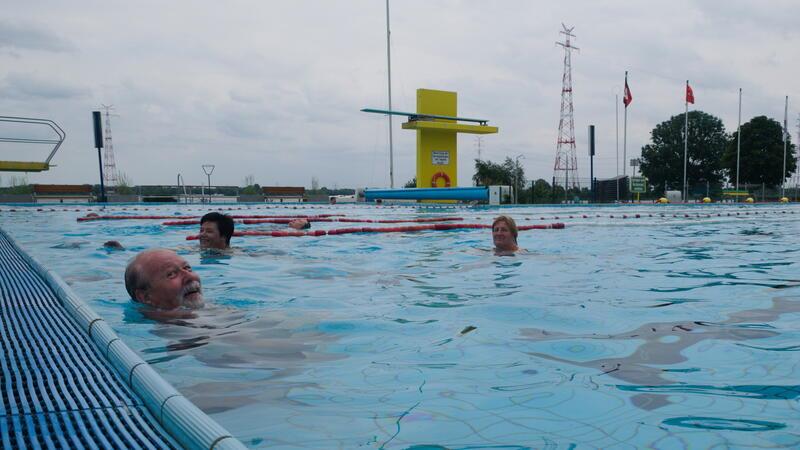 Freibad-Check: Hier schwimmt man mit dicken Pötten um die Wette Im Freibad Hollern-Twielenfleth können Gäste parallel zur Elbe ihre Bahnen ziehen.