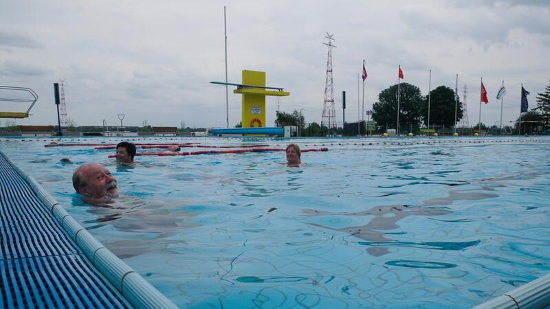 Freibäder im Landkreis Stade im TAGEBLATT-Check – Das Fazit Im Freibad Hollern-Twielenfleth können Gäste parallel zur Elbe ihre Bahnen ziehen.