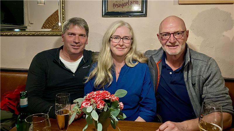 Auf Kneipentour: Eine überraschend lange Nacht in Stade Im Fuerkiek (von links): Holger Baran, Alexandra Weißer und Andreas Neitzel.