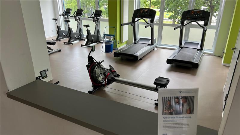 Was alles im Stader Technologiezentrum des Handwerks steckt Im Gästehaus finden die Lehrlinge auch Sportangebote wie diesen gut ausgestatteten Fitnessraum vor.