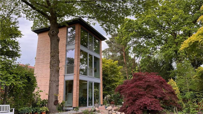 Ein Turm im Garten: Manfred Maiwalds „Tinytower“ mitten in Oldendorf Im Garten von Maiwalds in Oldendorf steht ein Tinyturm.