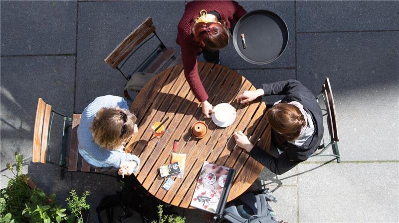 Im Gastgewerbe gibt es die meisten Jobs mit Niedriglohn. (Archivbild)