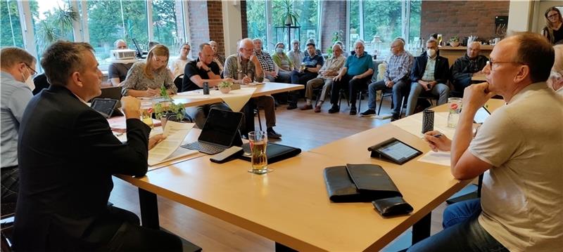 Neubau im Schutzgebiet: Landkreis widerspricht Bliedersdorfer Bürgermeister Im Gemeinderat hatten sich Anwohner der Siedlungsstraßen Gußberg und Schulstraße gegen eine Bebauung im Grenzstreifen ausgesprochen. Foto: Lohmann