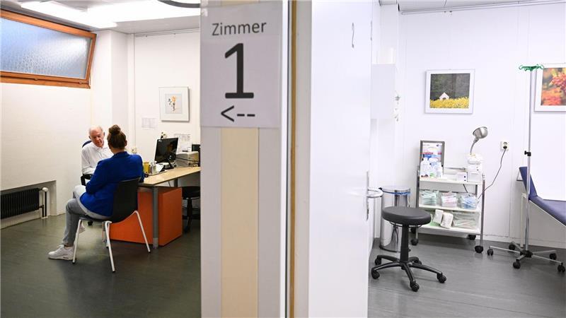 Im Gespräch geht es unter anderem um Beschwerden. (Symbolbild) 