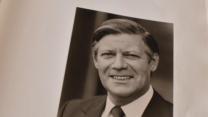 Im Goldenen Buch haben zahlreiche Politikgrößen unterschrieben, 1969 beispielsweise Helmut Schmidt.