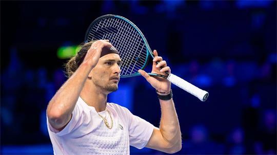 Im Halbfinale von Wien hadert Alexander Zverev immer wieder mit den Bällen. 