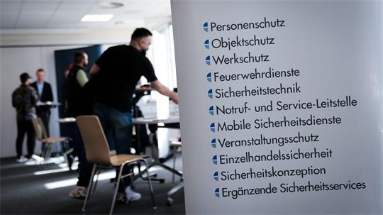 Im Hamburger Sicherheitsgewerbe arbeiten rund 10.000 Menschen. (Archivbild)