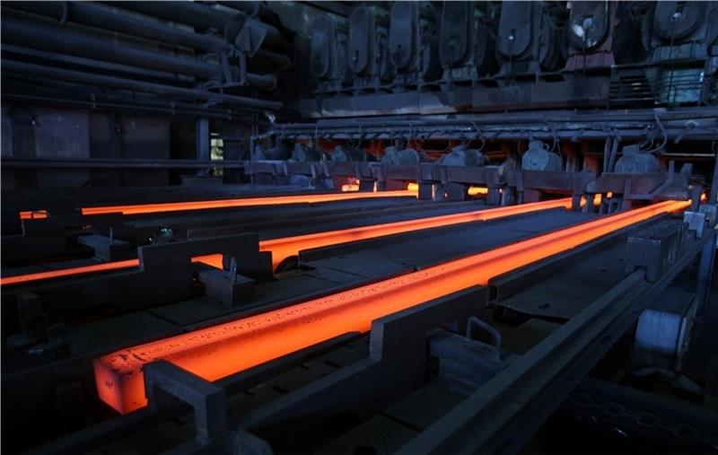 Im Hamburger Stahlwerk von Arcelor Mittal wird ab 2021 die Arbeit mit Wasserstoff erprobt. Foto: Charisius/dpa