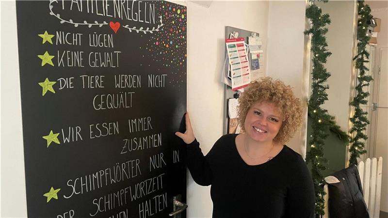 Im Haus der Familie Fiebig ist immer etwas los. Nicole Fiebig ist Pflegemutter. Damit alle Mitglieder miteinander klarkommen, gibt es ein paar Regeln, an die sie sich halten müssen. 