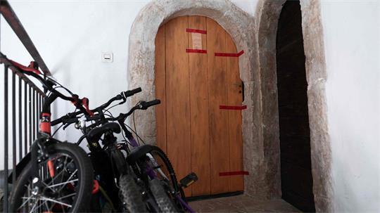 Im Haus einer Familie in Orange machen Fahnder einen Horrorfund.
