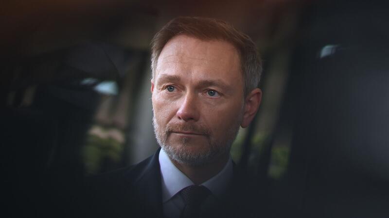 Im Haus von Bundesfinanzminister  Lindner (FDP) versteht man den  Tragfähigkeitsbericht als Appell für tiefgreifende strukturelle Reformen.