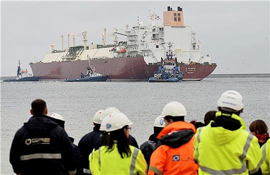 Im Herbst 2023 soll der erste Tanker in Stade festmachen und das tiefgekühlte LNG regasifiziert ins deutsche Netz einspeisen. Foto dpa/Szelemej