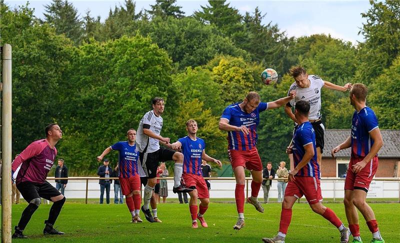 Im Hinspiel gewannen die Hedendorfer mit 2:1 nach 0:1-Rückstand - nun mit 3:2 nach 0:2-Rückstand beim FC O/O.