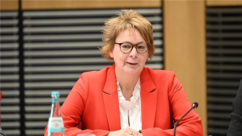 Im Innenausschuss des Landtages wurde Niedersachsens Innenministerin, Daniela Behrens (SPD), auch gefragt, warum sich der tatverdächtige Iraker noch in Deutschland aufhielt. (Archivfoto)