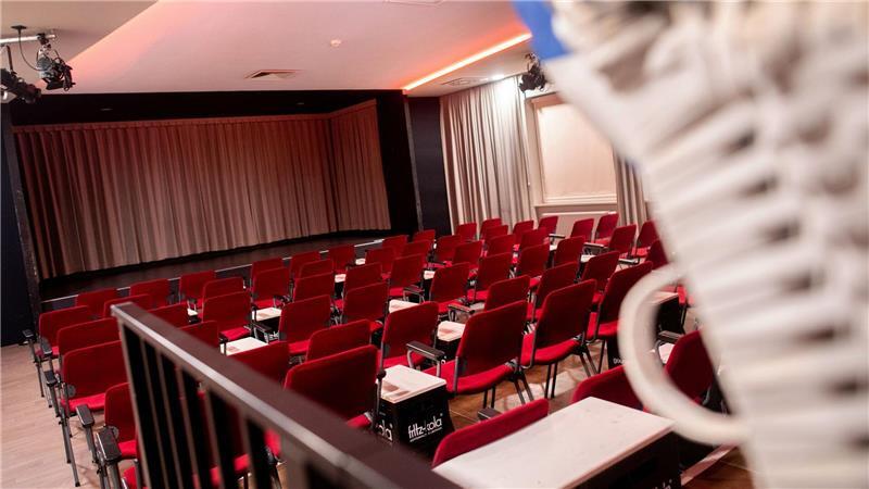 Im Inselkino von Spiekeroog läuft am Silvesterabend „Dinner for one“. (Archivbild)