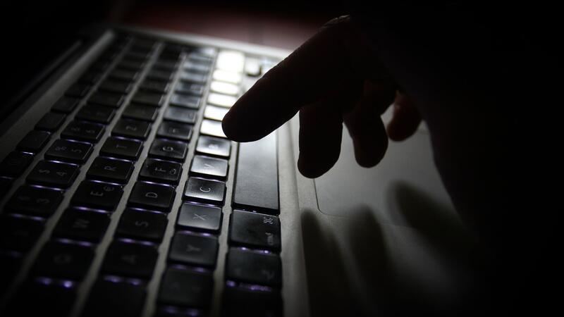 Teenager im Netz: Tausende Fälle von sexualisierter Gewalt Im Internet lauern auch Gefahren, nun gibt es neue Zahlen (Symbolbild)