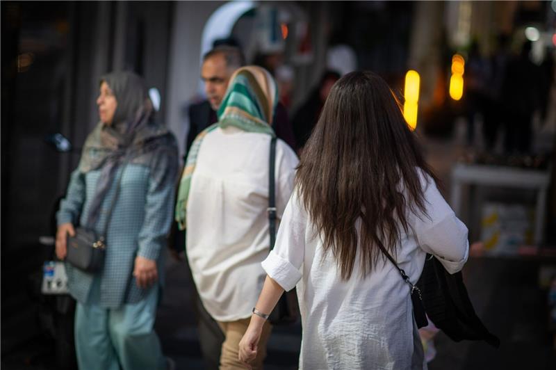 Im Iran soll es in Zukunft harte Strafen bei Verstößen gegen die Kopftuchpflicht geben.
