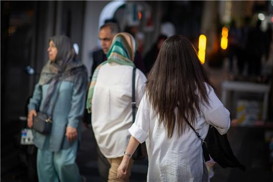 Im Iran soll es in Zukunft harte Strafen bei Verstößen gegen die Kopftuchpflicht geben.