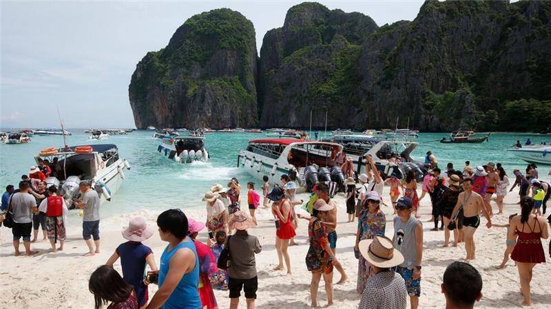 Im Jahr 2000 löste bereits der Film „The Beach“ von Danny Boyle einen Touristenansturm aus. Opfer war die „Maya Bay“ auf Phi Phi Island. (Archivbild)