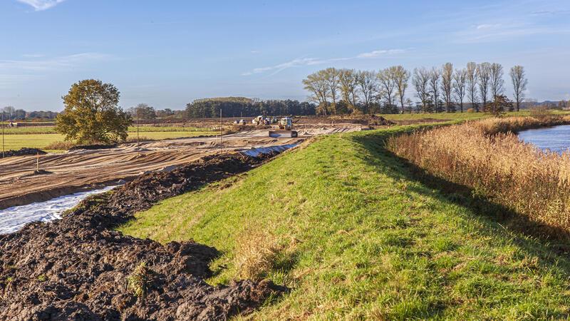 So sicher sind die Deiche im Landkreis Stade - Kritik an Umweltschützern Im Jahr 2012 liefen große Deichbauarbeiten an der Oste.