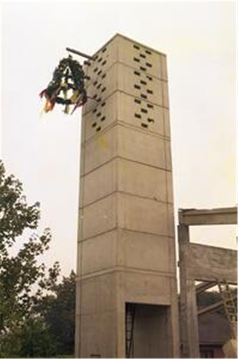 Im Jahre 1967 wurde das Richtfest der katholischen Kirche St. Michael gefeiert.
